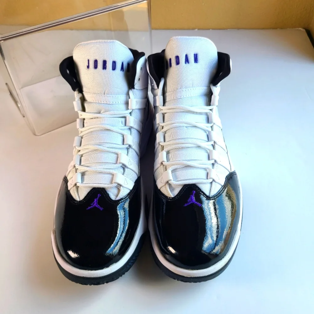 Air Jordan Max Aura Basketball Shoes White/Black AQ9084-121 Men Size 11.